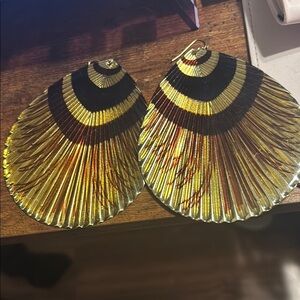 Elegant Gold and Brown Shell Earrings